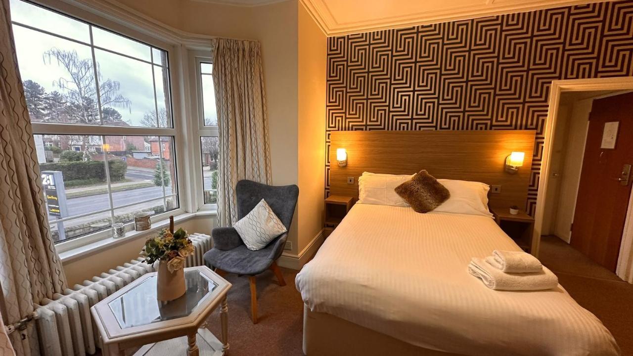 Pine Lodge Hotel & Restaurant Мансфилд Екстериор снимка