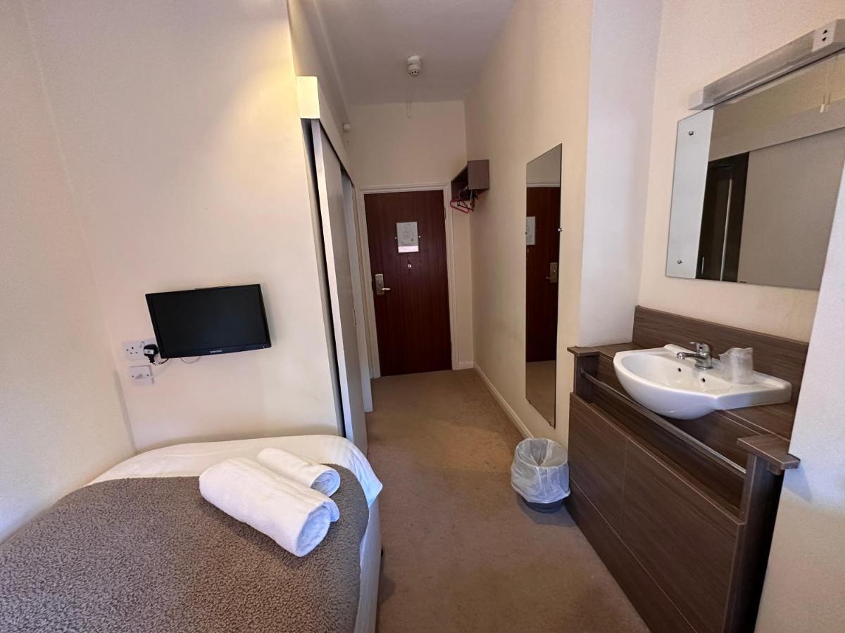 Pine Lodge Hotel & Restaurant Мансфилд Екстериор снимка
