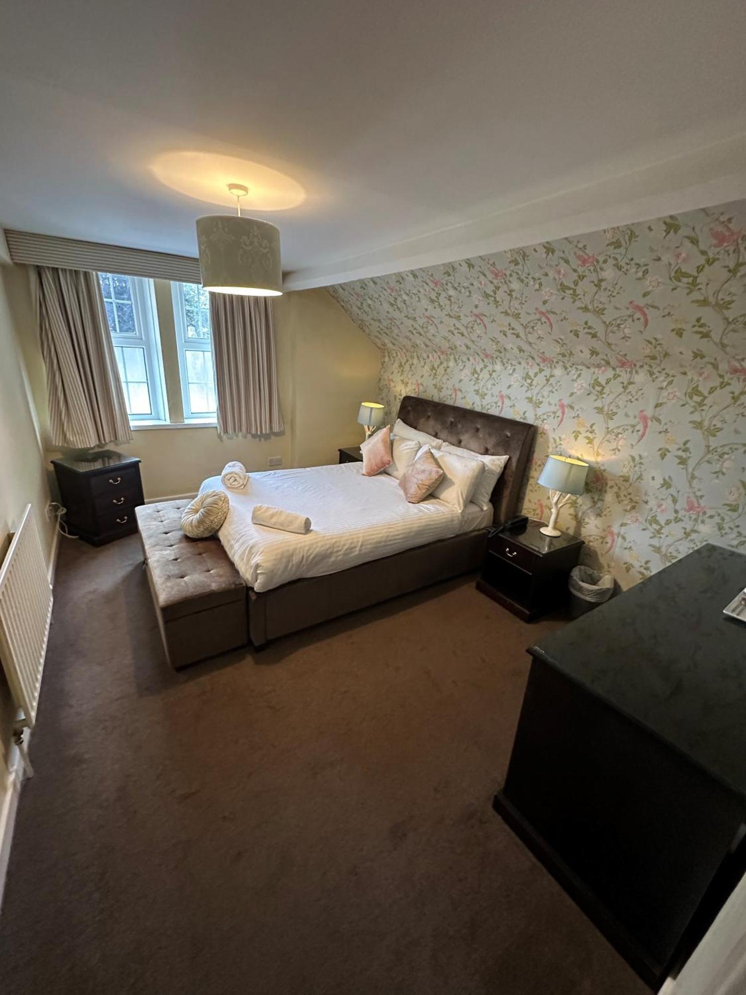 Pine Lodge Hotel & Restaurant Мансфилд Екстериор снимка