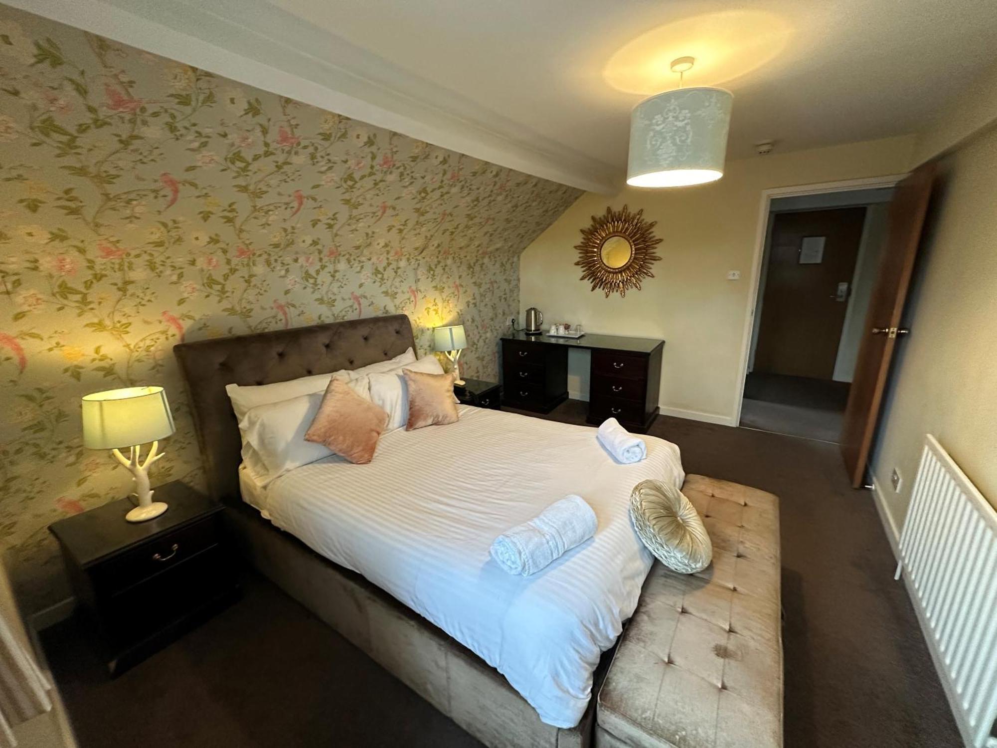 Pine Lodge Hotel & Restaurant Мансфилд Екстериор снимка