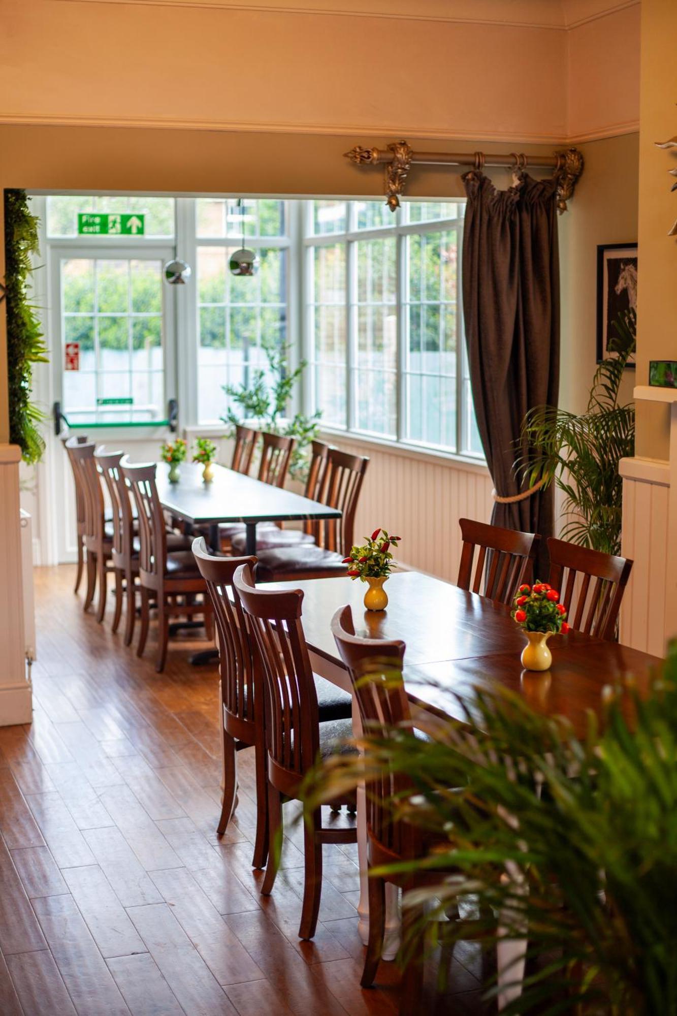Pine Lodge Hotel & Restaurant Мансфилд Екстериор снимка