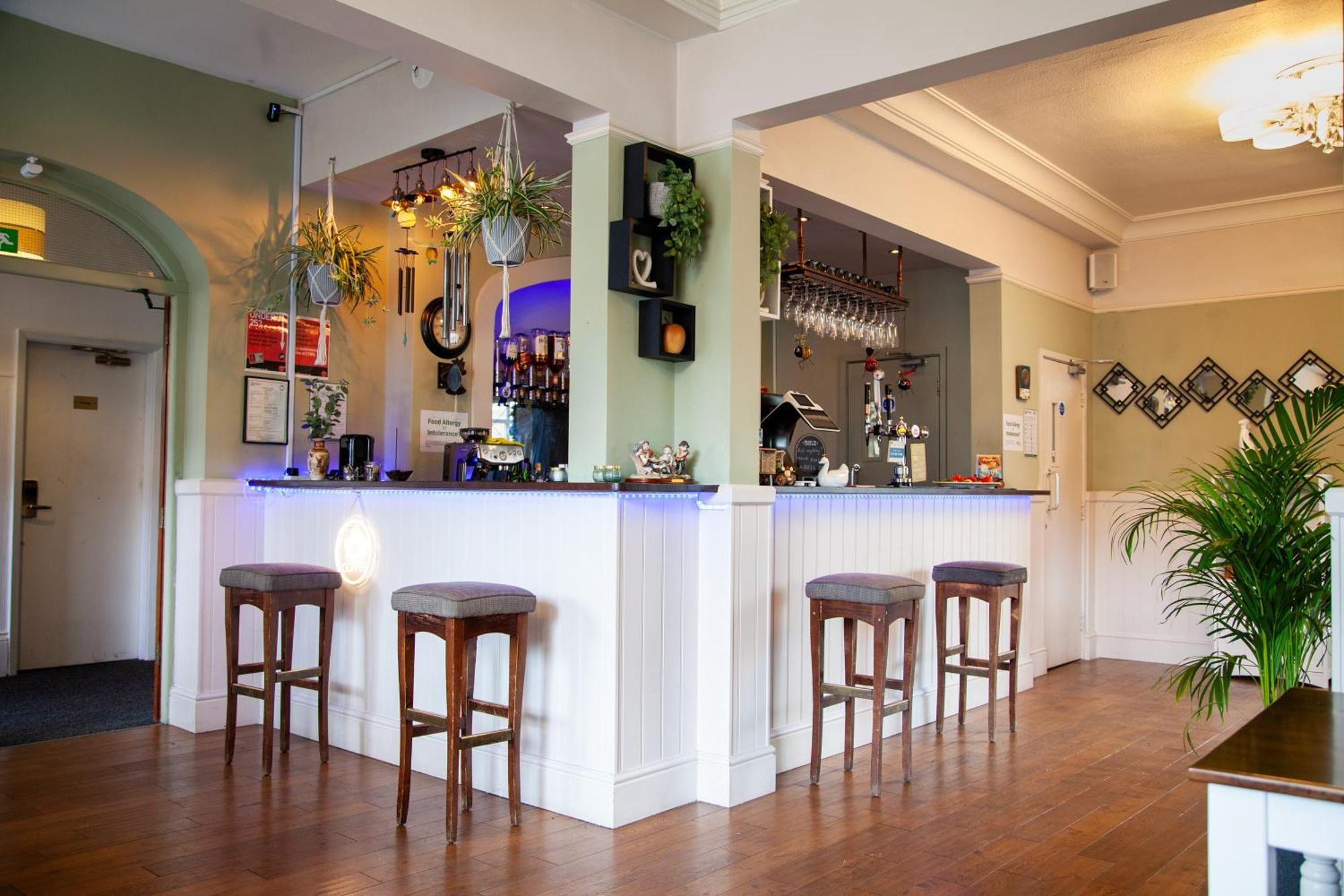 Pine Lodge Hotel & Restaurant Мансфилд Екстериор снимка