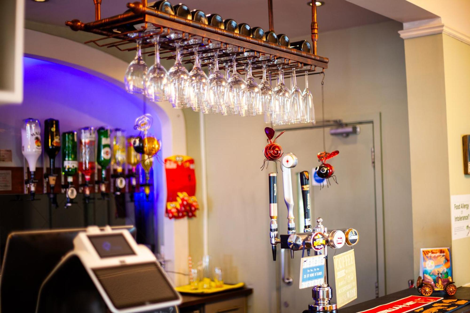Pine Lodge Hotel & Restaurant Мансфилд Екстериор снимка